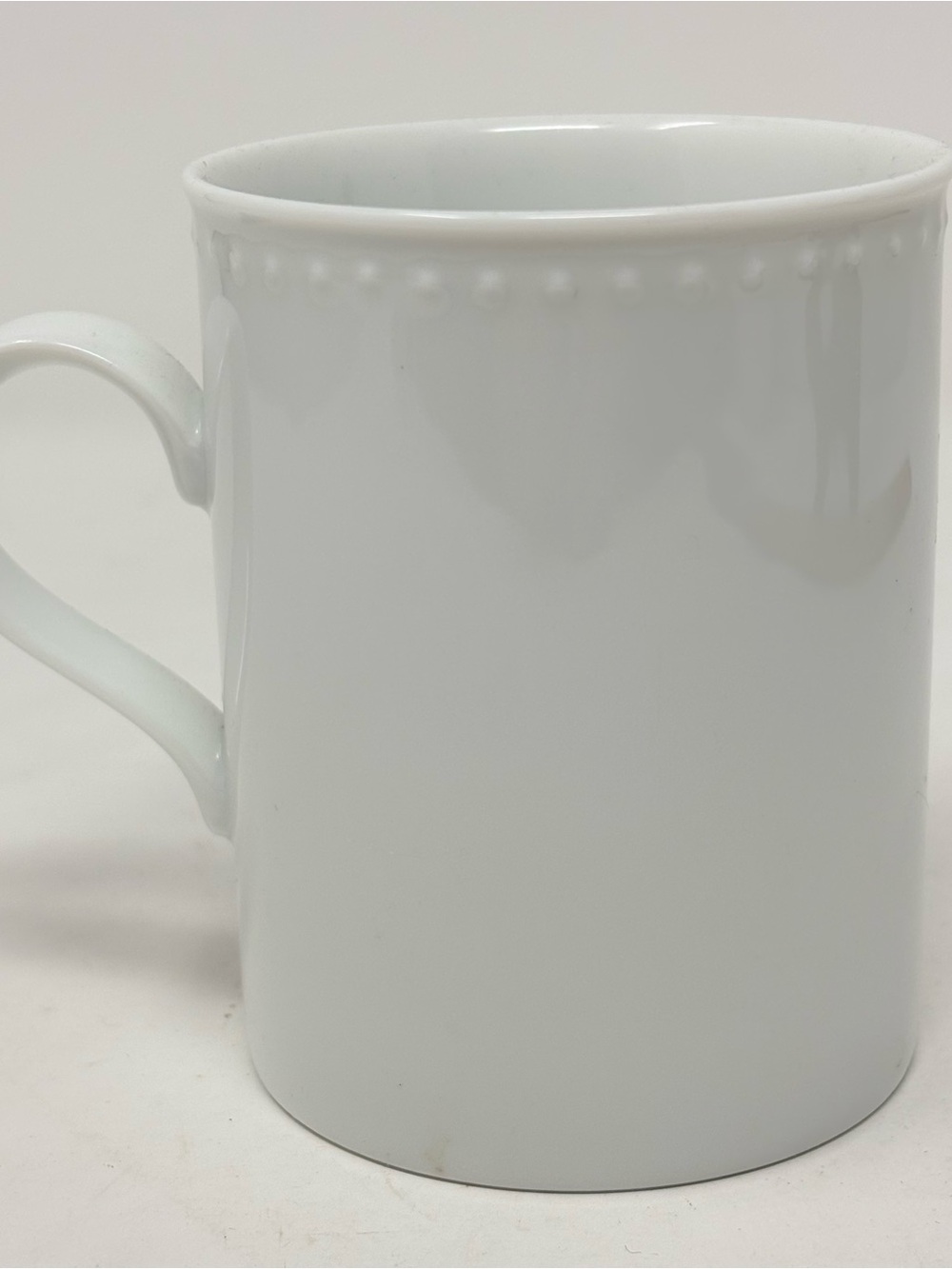 Crate & Barrel Staccato White Coffee Mug with Beaded Rim 11oz